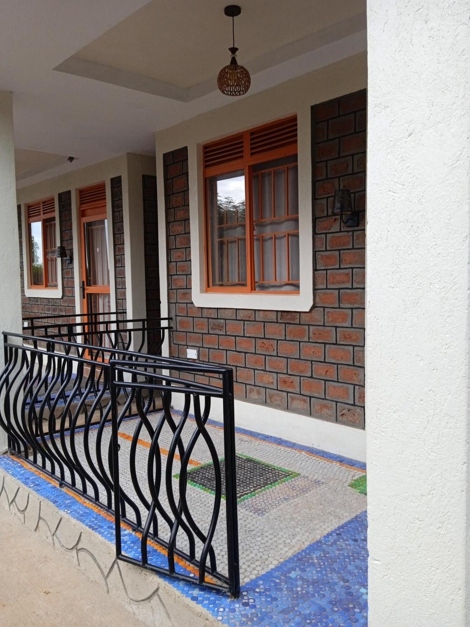 Plastic Bottles House Entebbe Exterior photo